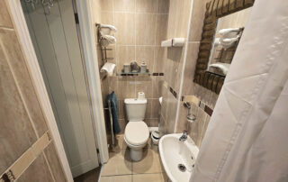 Mendip Room Bathroom
